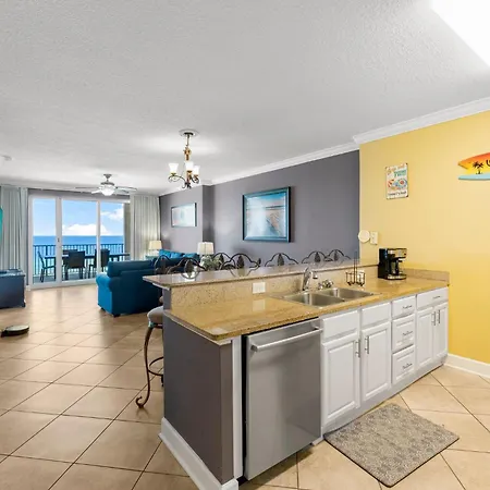 Ocean Reef Beach Resort! Beach Front! Free Seasonal Beach Chairs! By Dolce Vita Getaways Pcb